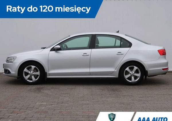 Volkswagen Jetta cena 33000 przebieg: 124570, rok produkcji 2012 z Sztum małe 121